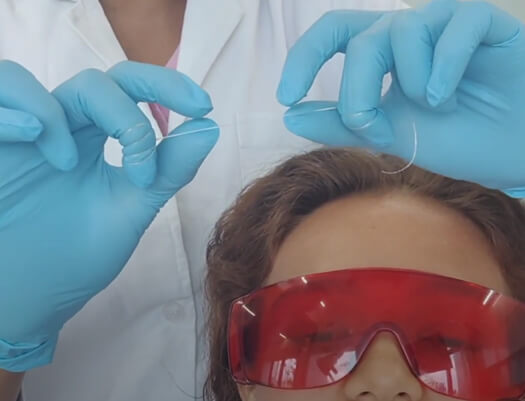 The correct way to floss your teeth!